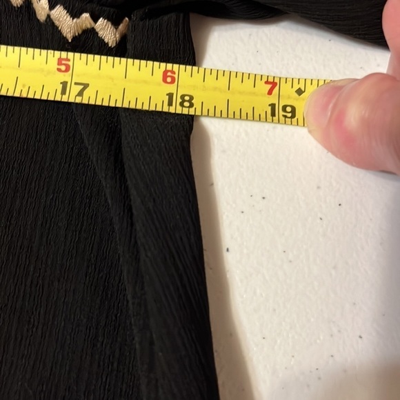 New directions black cold shoulder top. Sz small - Picture 6 of 7